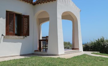 Villa mit gemeinsamem Pool und Meerblick 2