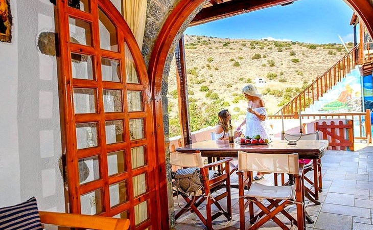 Kretisches Steinhaus mit Gemeinschaftspool 1