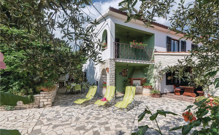 Awesome home in Manjadvorci 1