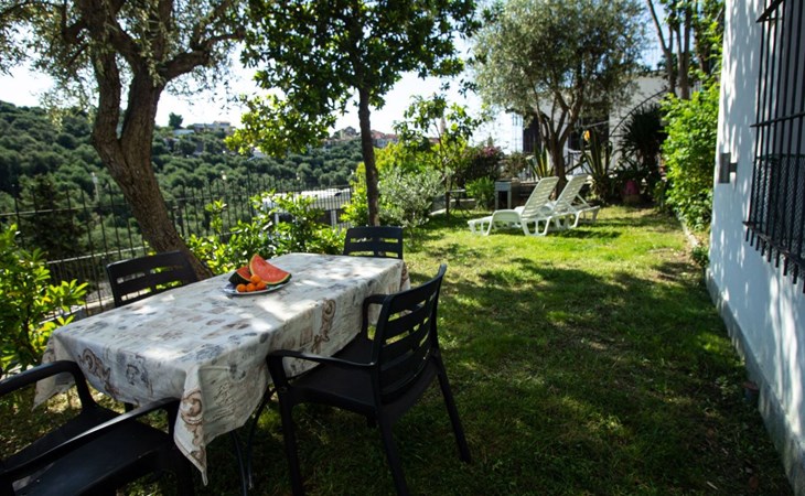 Komfortable Ferienwohnung in Cervo mit Garten 1