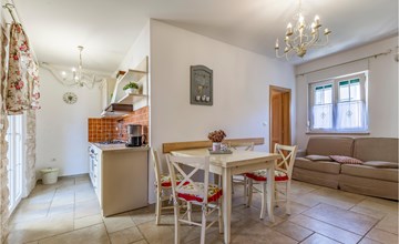 Cozy apartment in Pula with WiFi 3