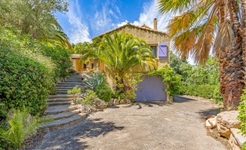 Pet friendly home in Roujan 2
