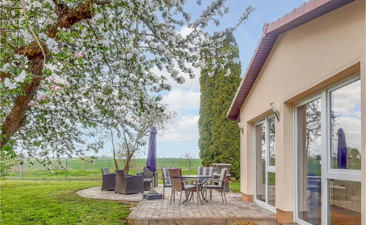 Nice home in Behrenhoff with kitchen 1