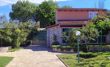 Komfortables Ferienhaus in Sisan 3