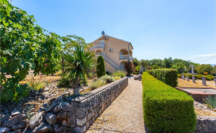 Lovely apartment in Rasopasno with WiFi 1