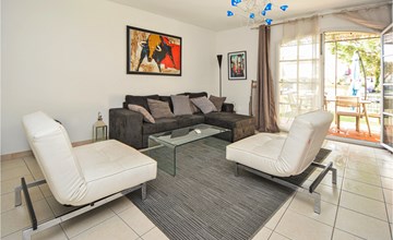 Nice home in Aigues-Mortes with kitchen 3
