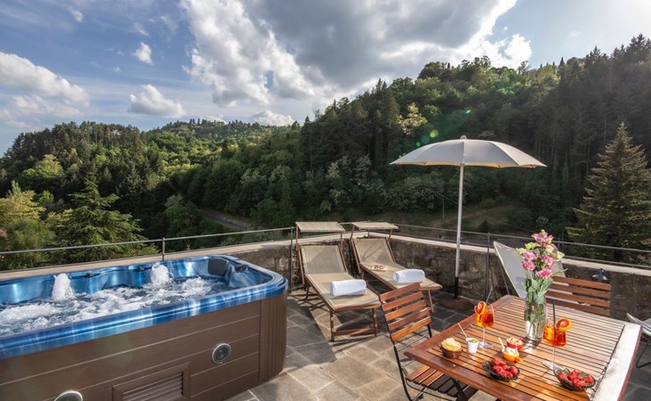Medieval Tower mit Whirlpool auf der Dachterrasse 1