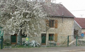 Steinhaus in ländlicher Umgebung mit Pool 2