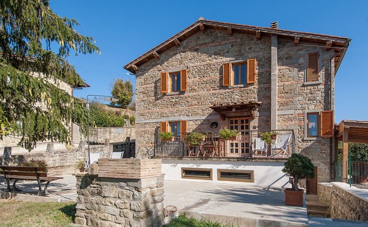 Fichtenhaus mit Schwimmbad zwischen Florenz und Arezzo 1