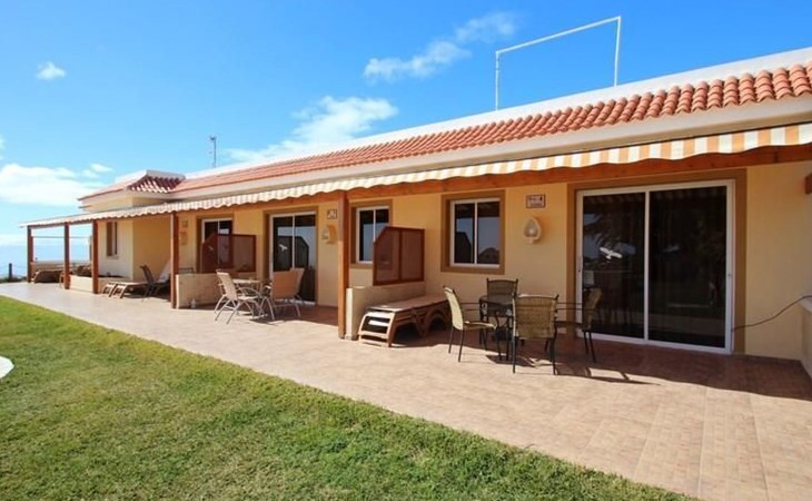 Moderne Ferienwohnung Colibri mit Terrasse 1