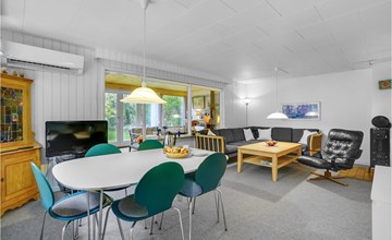 Awesome home in Væggerløse with kitchen 3