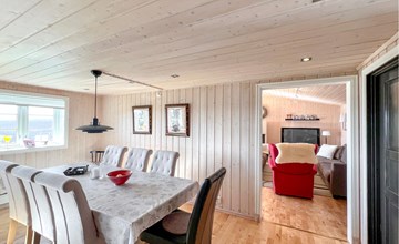4 bedroom gorgeous home in Reinli 3