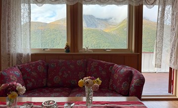 Stabben white House 3