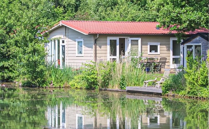 Cozy home in Oosterwolde with house sea view 1