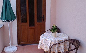 Große Wohnung in Gabonjin mit Großem Garten 3