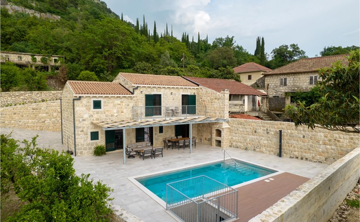 Awesome home in Gruda 1