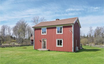 Nice home in Lenhovda with kitchen 3