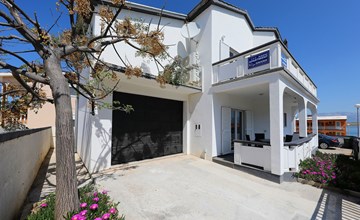 Gesamte Wohnung in Vir mit Großem Balkon 2