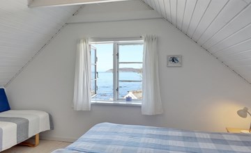 "Asgot" - 15 meter van de zee in Bornholm 2