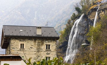 Borgonuovo Waterfall's House 2