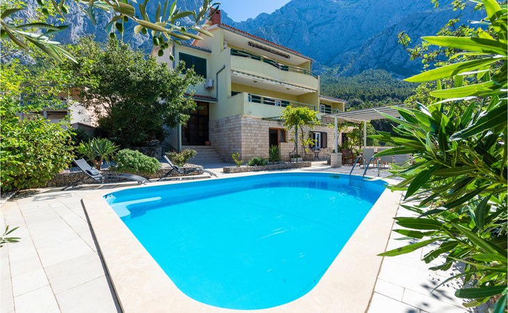 Lovely home in Makarska with kitchen 1