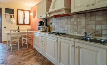 Awesome home in San Giovanni with outdoor swimming pool 3