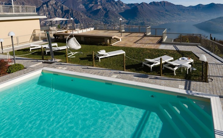 Lights on the Lake Zweizimmerwohnung mit Terrasse und Pool 1