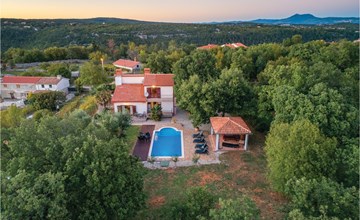 Cozy home in Kapelica with WiFi 2