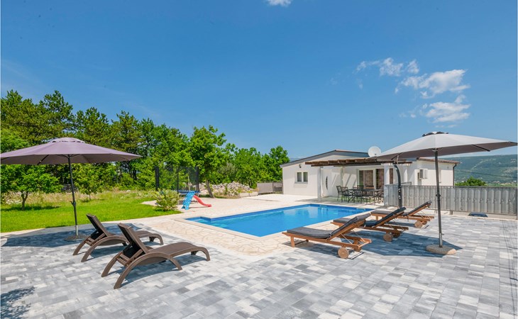 3 bedroom stunning home in Poljica 1