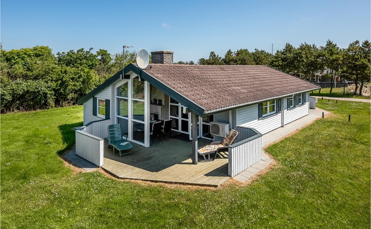 Beautiful home in Hvide Sande with WiFi 1