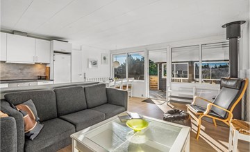 Beautiful home in Hvide Sande with WiFi 2
