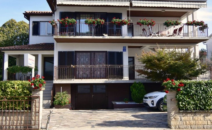 Große Wohnung in Umag mit Terrasse und Grill 1