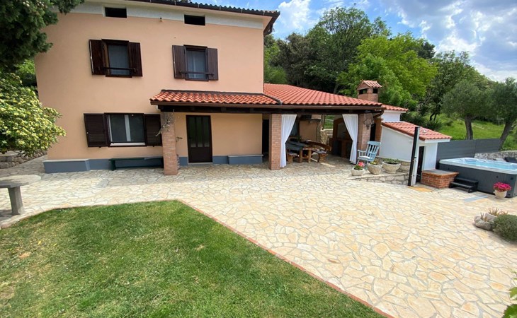 Tolles Ferienhaus in Supetarska Draga mit Garten 1