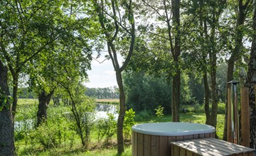Spiegelhuisje aan de Regge met bubbeltub en panoramaview | 2 pers. 3