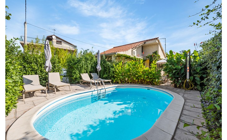 2 bedroom nice home in Brodarica 1