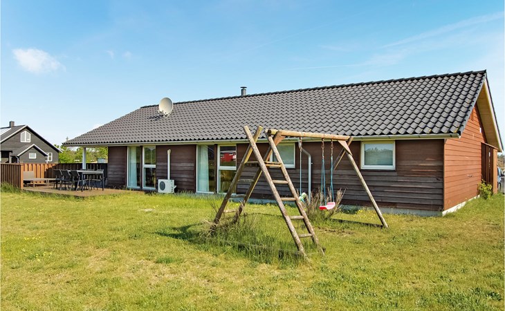 Nice home in Tarm with kitchen 1