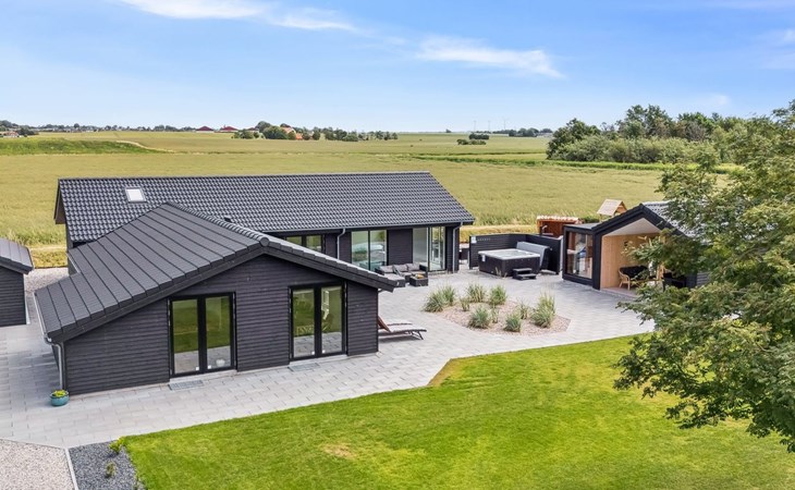 "Christian" - 600m from the sea 1