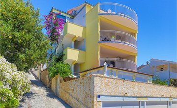 Stunning apartment in Okrug Gornji 3