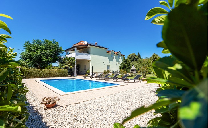 Lovely home in Donji Prolozac 1