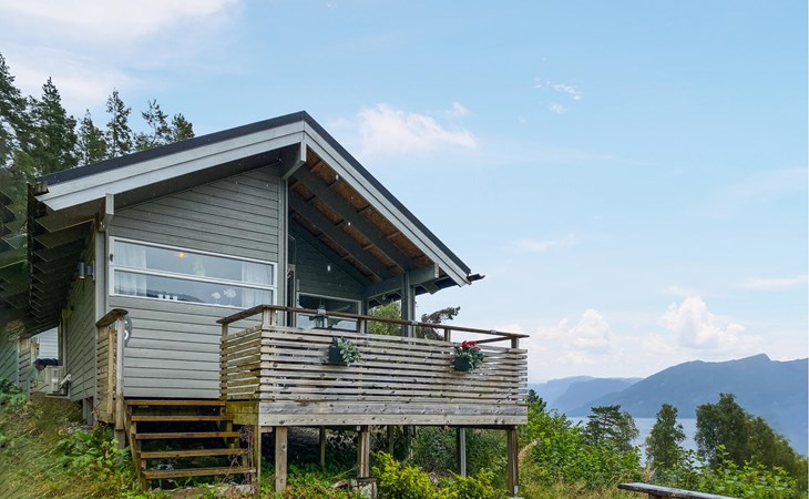 Gorgeous home in Lavik with house sea view 1
