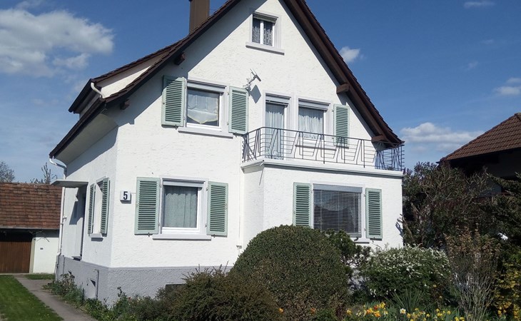 in ruhiger Lage mit großem Garten 1