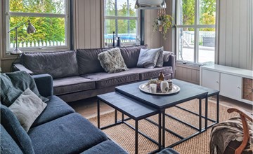 4 bedroom nice home in Farsund 3