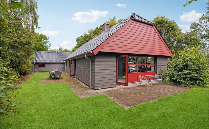 5 bedroom amazing home in Ulfborg 1