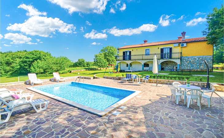 4 bedroom stunning home in Jurani 1