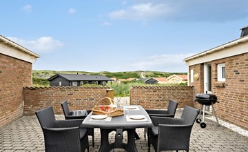4 bedroom amazing home in Hvide Sande 2