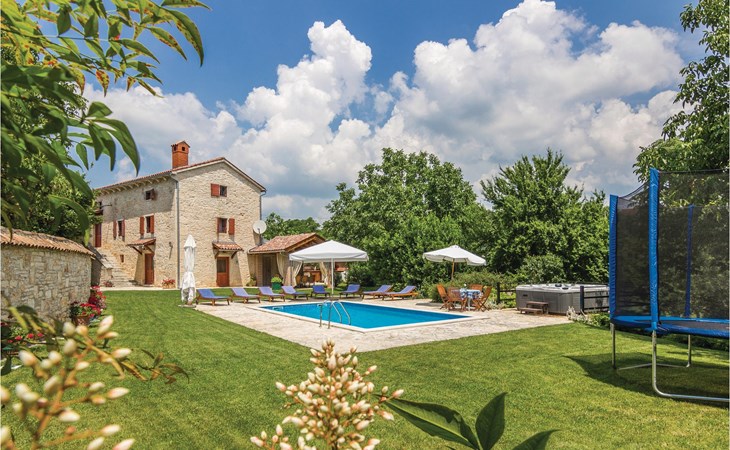 Awesome home in Basici 1