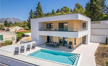 Beautiful home in Rogotin with private swimming pool, can be inside or outside 2