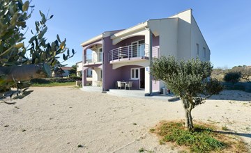 für fünf Personen im ersten Stock 2