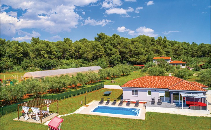3 bedroom gorgeous home in Pula 1