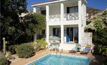 "Iptamena" mit Blick auf das Wasser 3